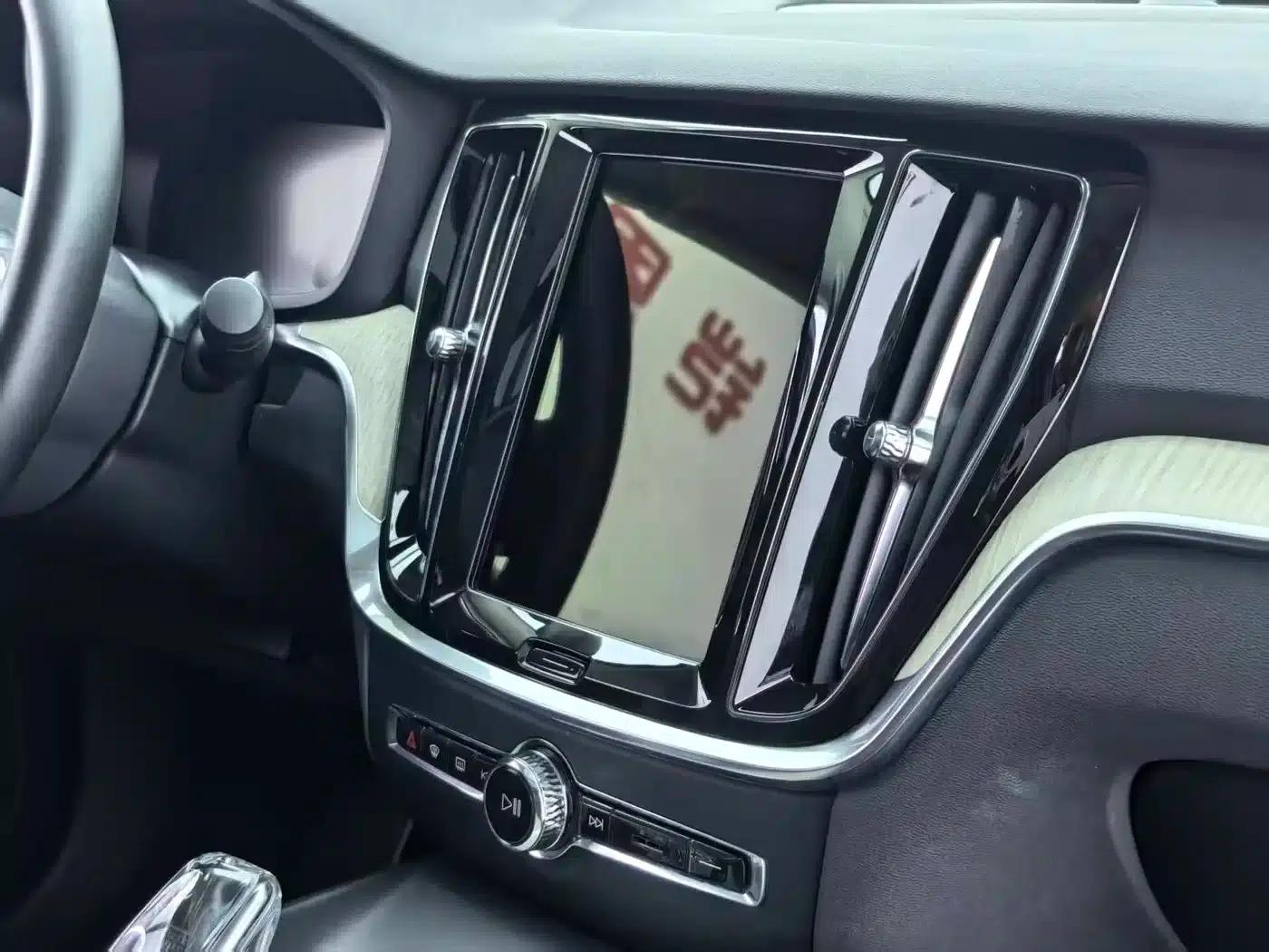 2022 Volvo S60 B4 Smart Luxury Edition — миниатюра 5