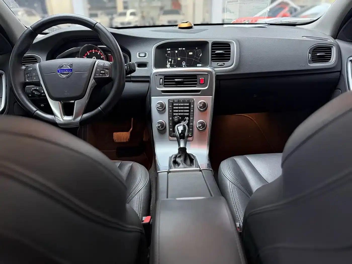 2017 Volvo S60 S60L T5 Smart Edition — миниатюра 2