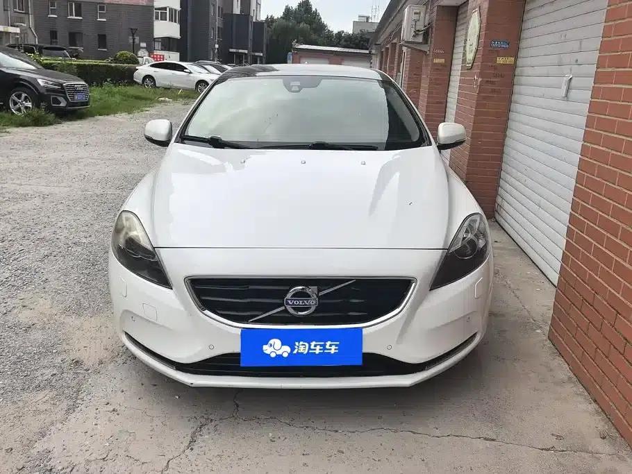 Volvo V40 2013 2.0T Smart Edition — миниатюра 2