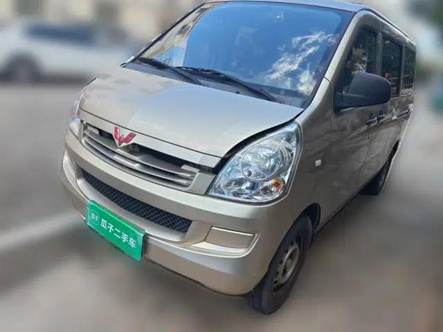 Wuling Rongguang S 2021 1.2L Base Model 7-Seater LSI