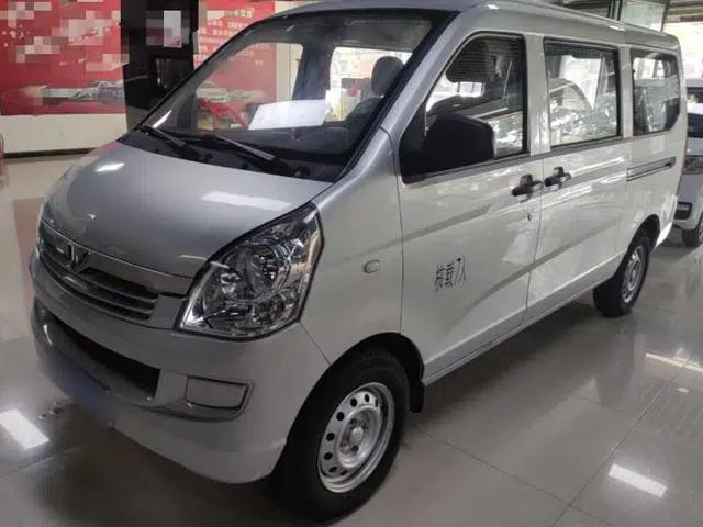 Wuling Rongguang S 2023 1.5L Base Version 5/7 Seats