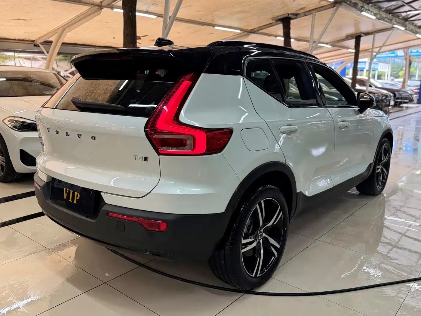 2021 Volvo XC40 T4 AWD Inscription Luxury Edition — миниатюра 4