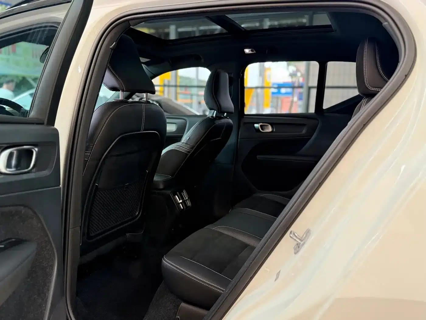 2021 Volvo XC40 T4 AWD Inscription Luxury Edition — миниатюра 8
