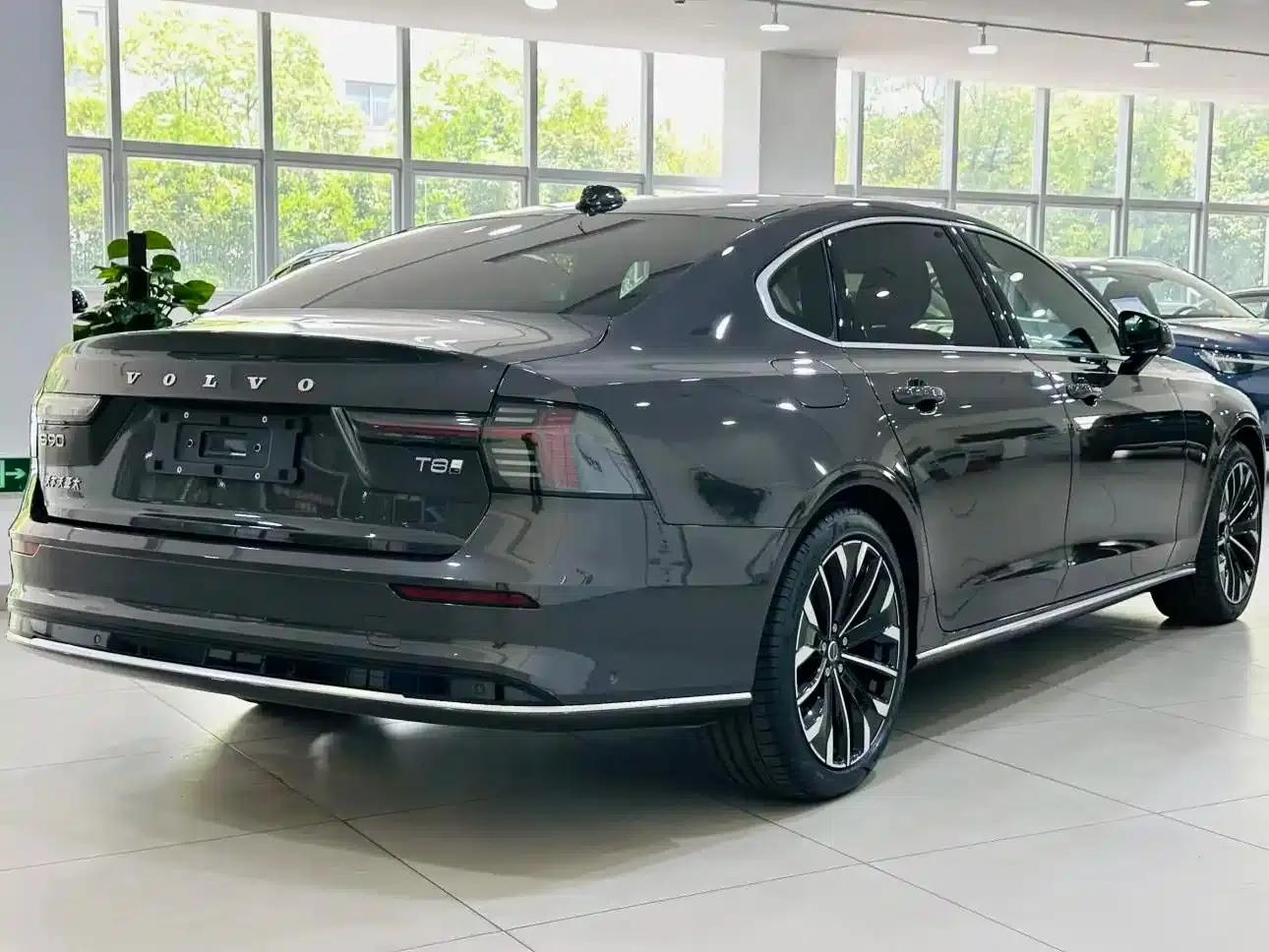 2026 Volvo S90 Plug-in Hybrid, All-Wheel Drive, Long Range, Inscription Luxury Edition — миниатюра 3