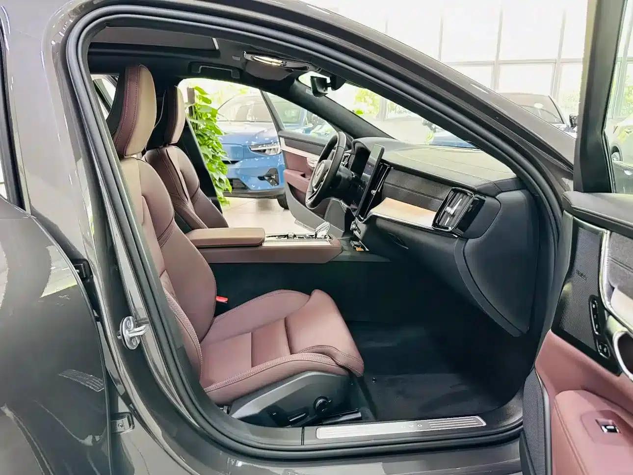 2026 Volvo S90 Plug-in Hybrid, All-Wheel Drive, Long Range, Inscription Luxury Edition — миниатюра 7