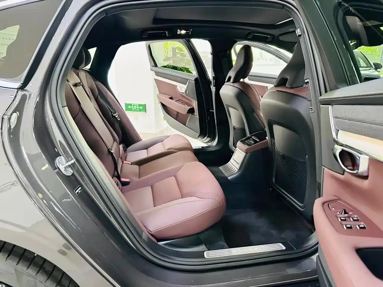 2026 Volvo S90 Plug-in Hybrid, All-Wheel Drive, Long Range, Inscription Luxury Edition — миниатюра 9