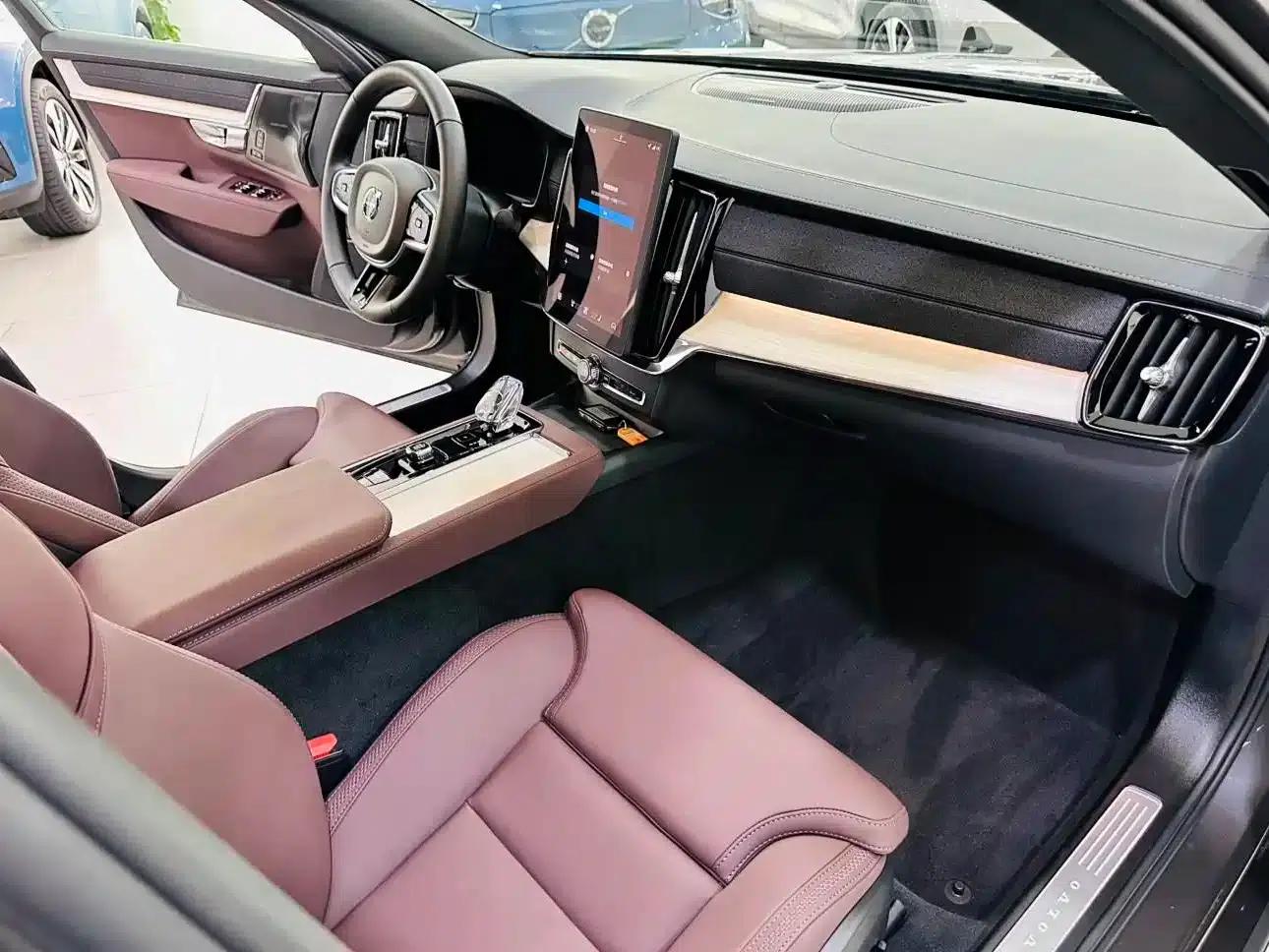 2026 Volvo S90 Plug-in Hybrid, All-Wheel Drive, Long Range, Inscription Luxury Edition — миниатюра 10