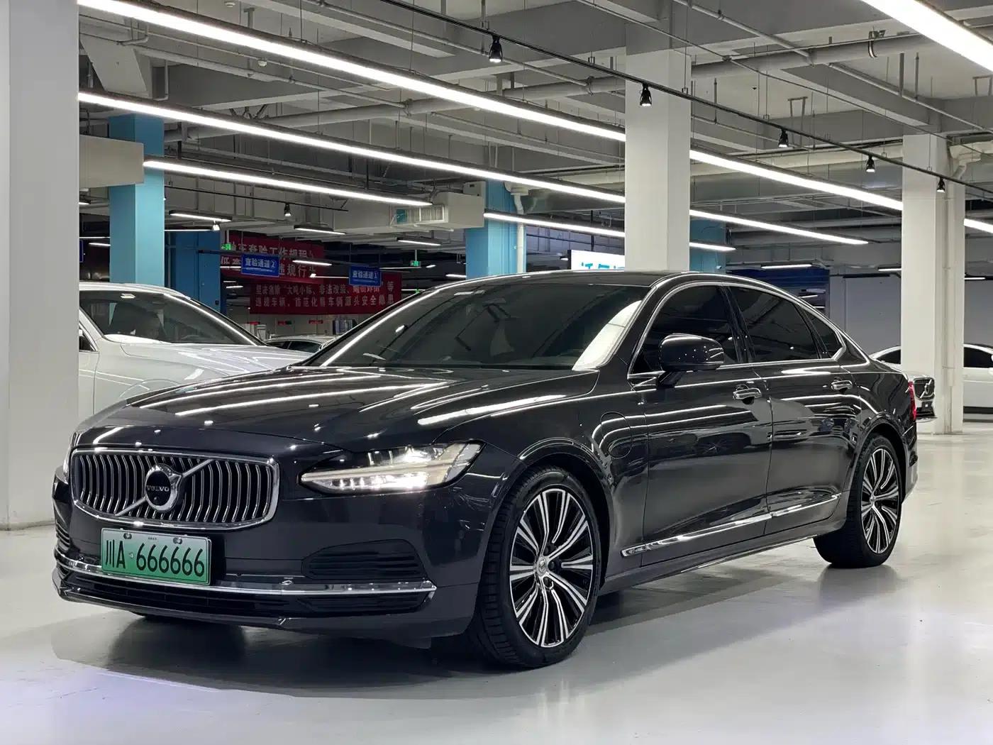 2022 Volvo S90 Plug-in Hybrid Facelift T8 E-Drive Hybrid Inscription Luxury Edition — миниатюра 1