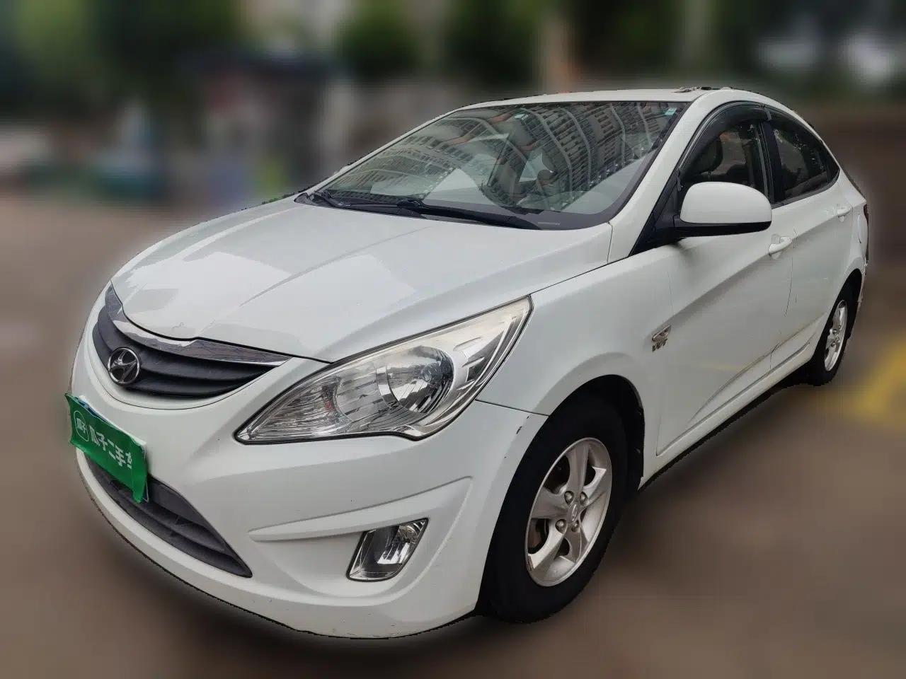 Hyundai Verna (older generation) 2010 Sedan 1.4L Automatic Comfort Model GS — миниатюра 1
