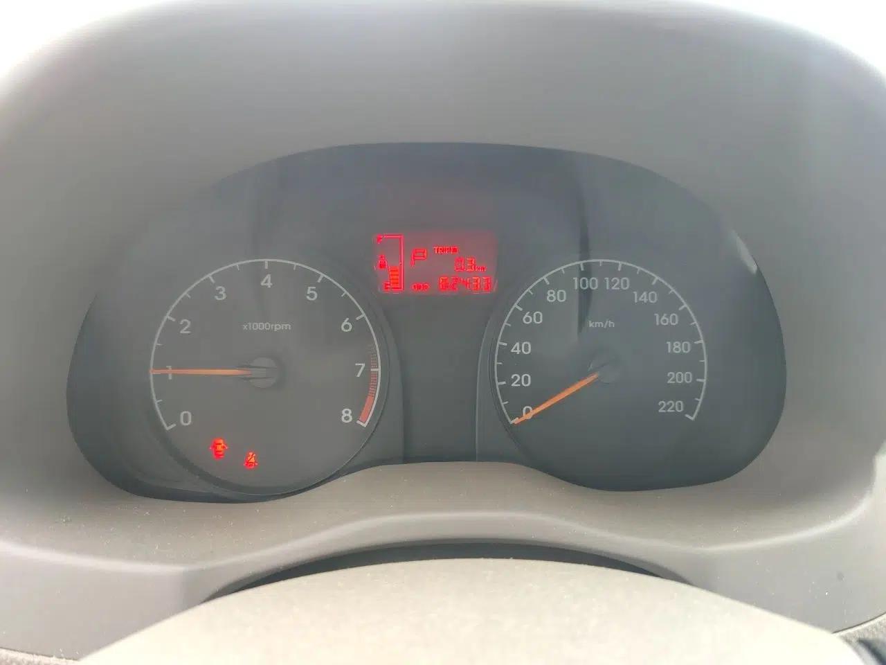 Hyundai Verna (older generation) 2010 Sedan 1.4L Automatic Comfort Model GS — миниатюра 11