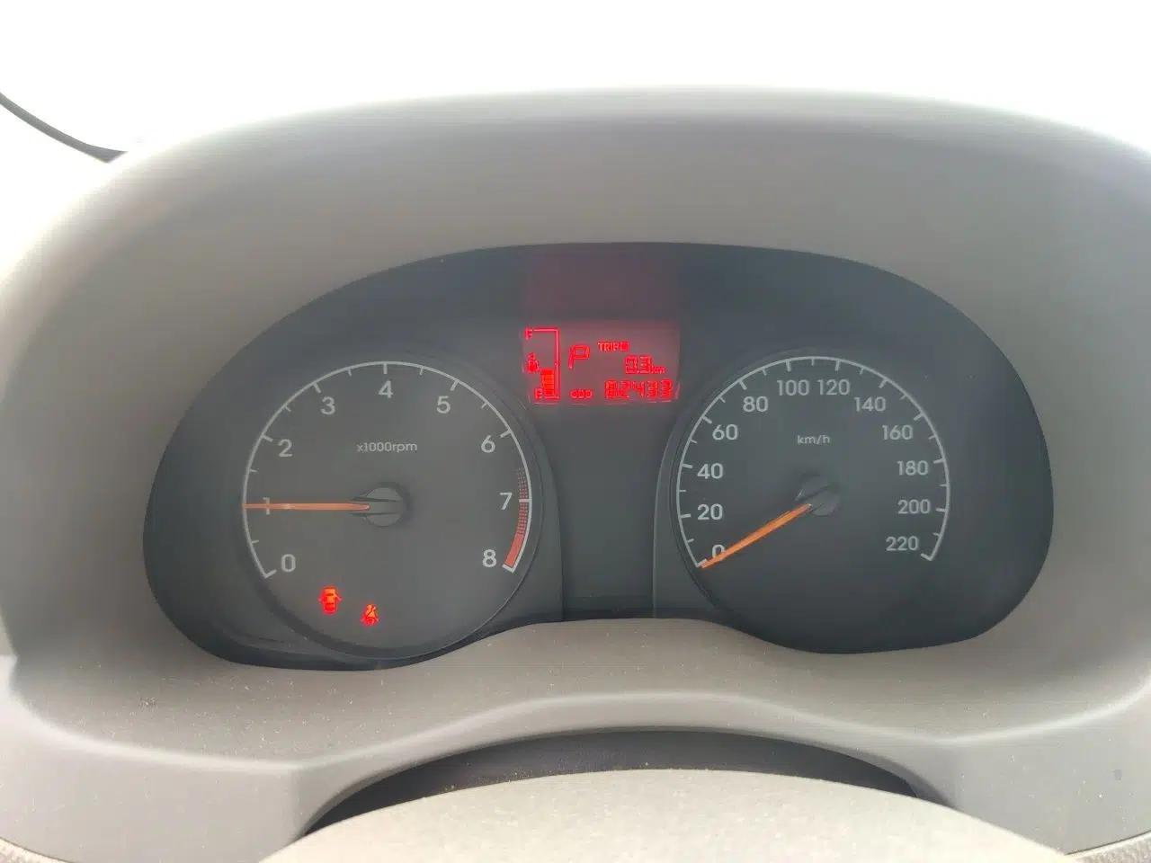 Hyundai Verna (older generation) 2010 Sedan 1.4L Automatic Comfort Model GS — миниатюра 12