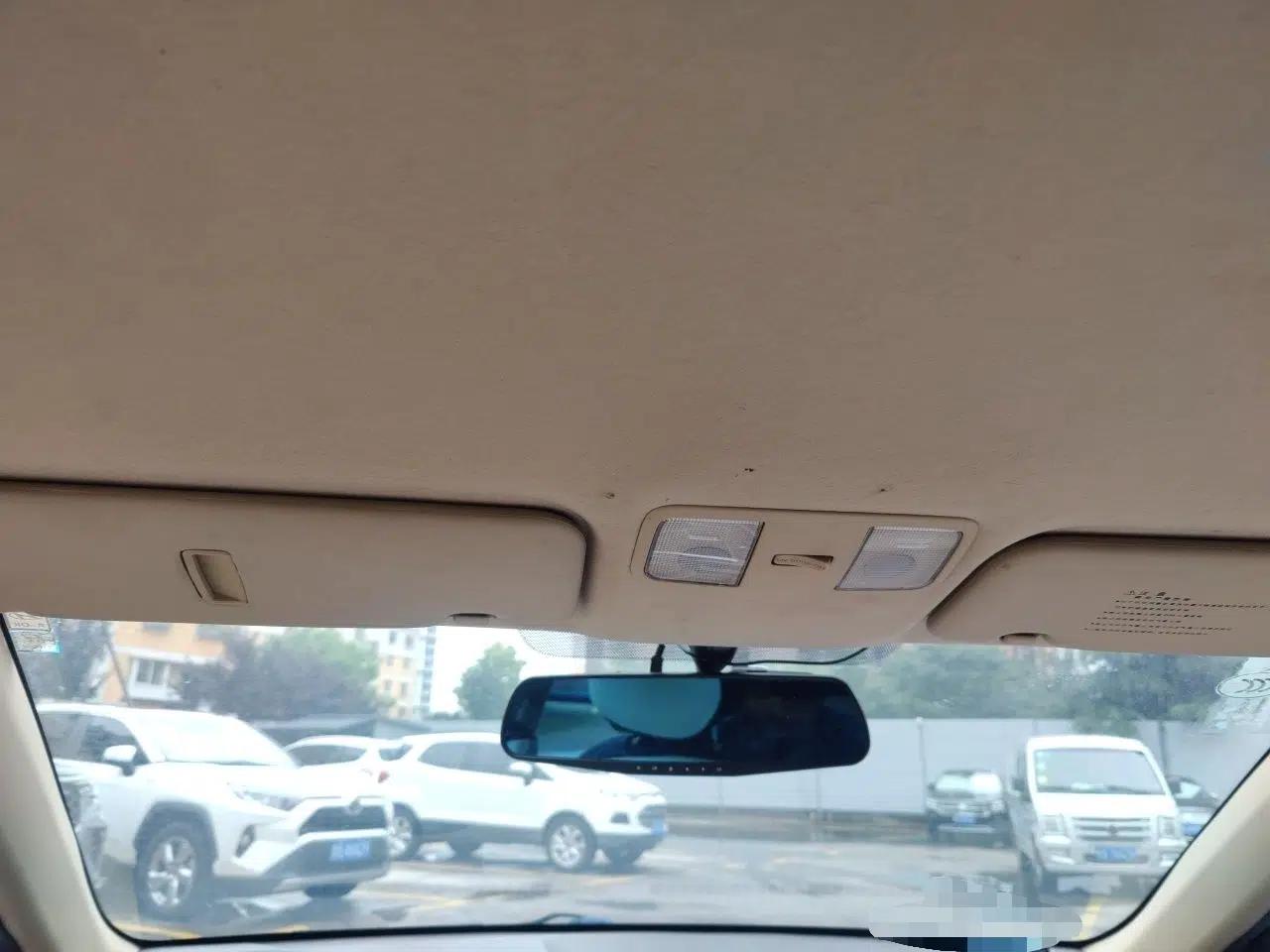 Hyundai Verna (older generation) 2010 Sedan 1.4L Automatic Comfort Model GS — миниатюра 18