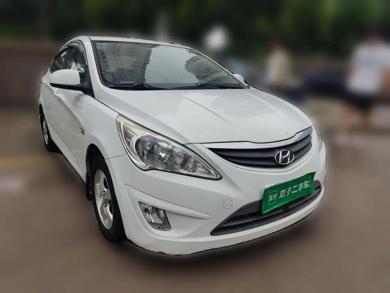 Hyundai Verna (older generation) 2010 Sedan 1.4L Automatic Comfort Model GS — миниатюра 3