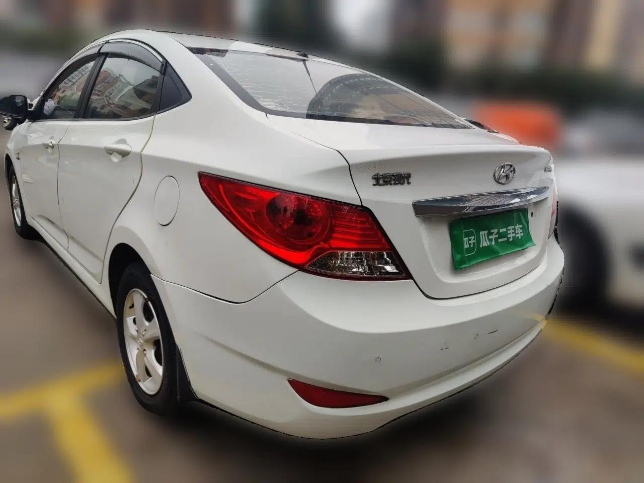 Hyundai Verna (older generation) 2010 Sedan 1.4L Automatic Comfort Model GS — миниатюра 4