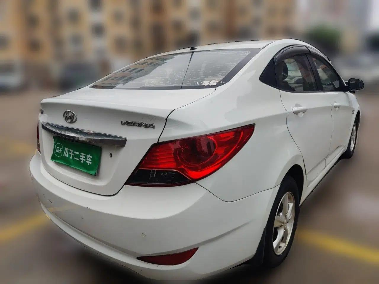 Hyundai Verna (older generation) 2010 Sedan 1.4L Automatic Comfort Model GS — миниатюра 6