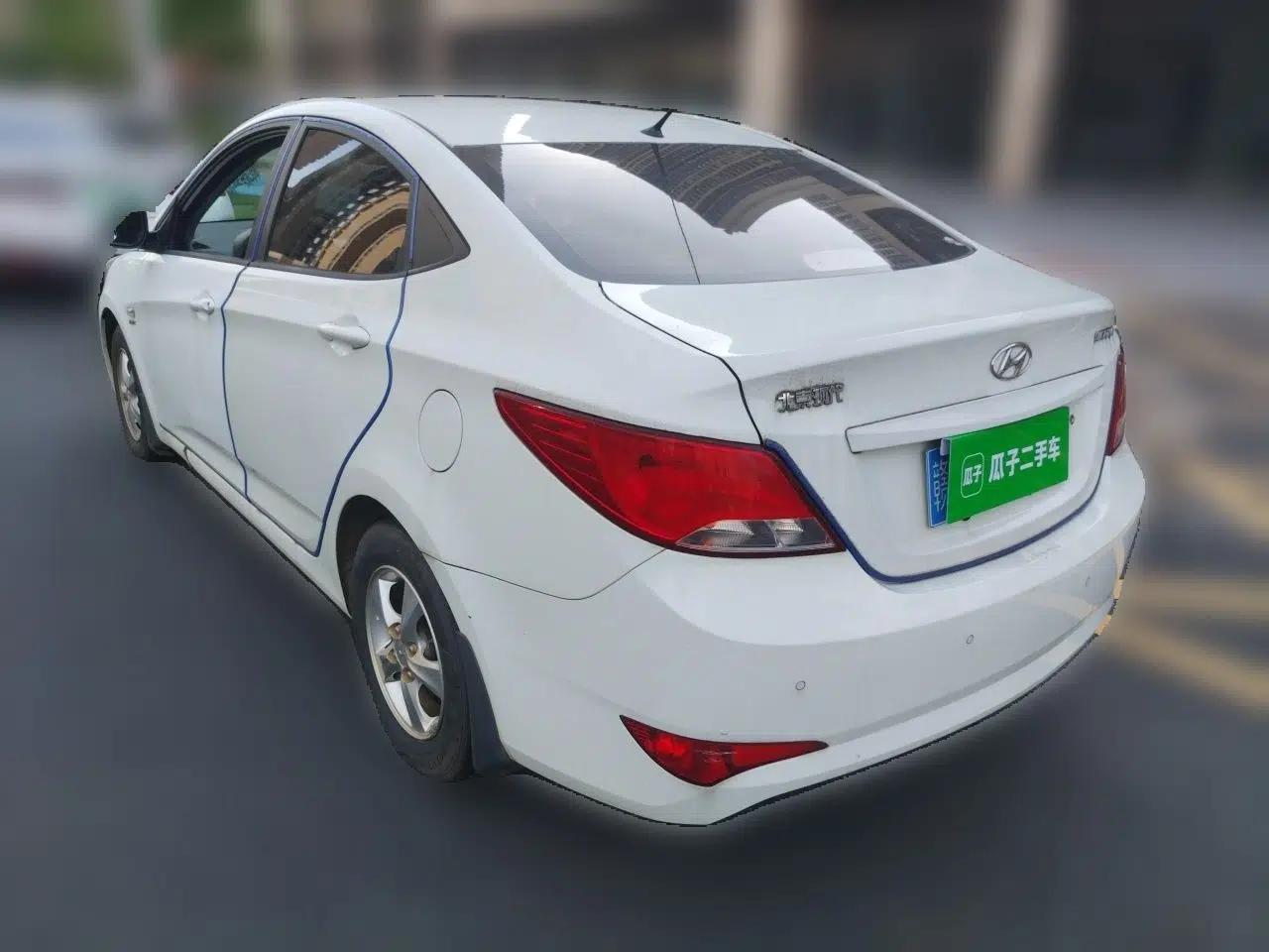 Hyundai Verna (older generation) 2014 1.4L Automatic Smart GLS — миниатюра 4