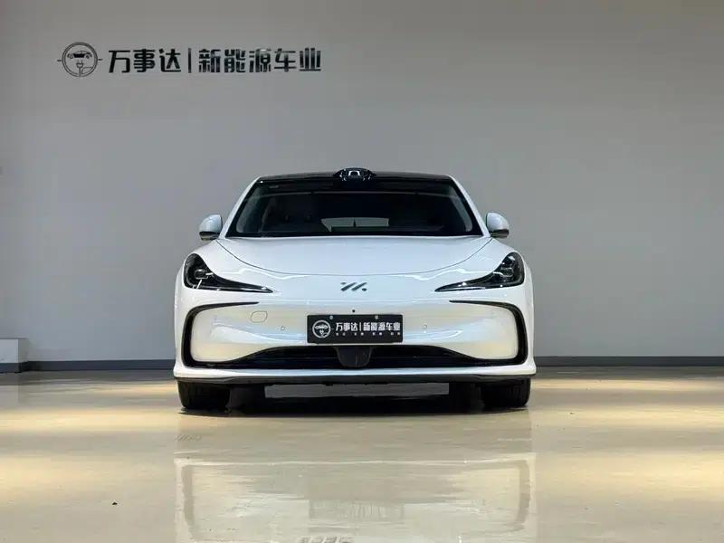 Zhiji L6 2024 Max Standard Edition 75kWh — миниатюра 2