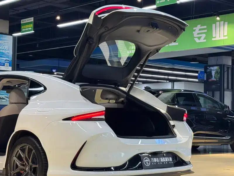 Zhiji L6 2024 Max Standard Edition 75kWh — миниатюра 14