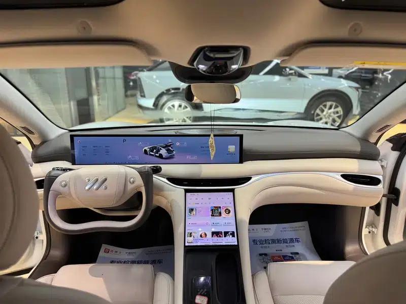 Zhiji L6 2024 Max Standard Edition 75kWh — миниатюра 21