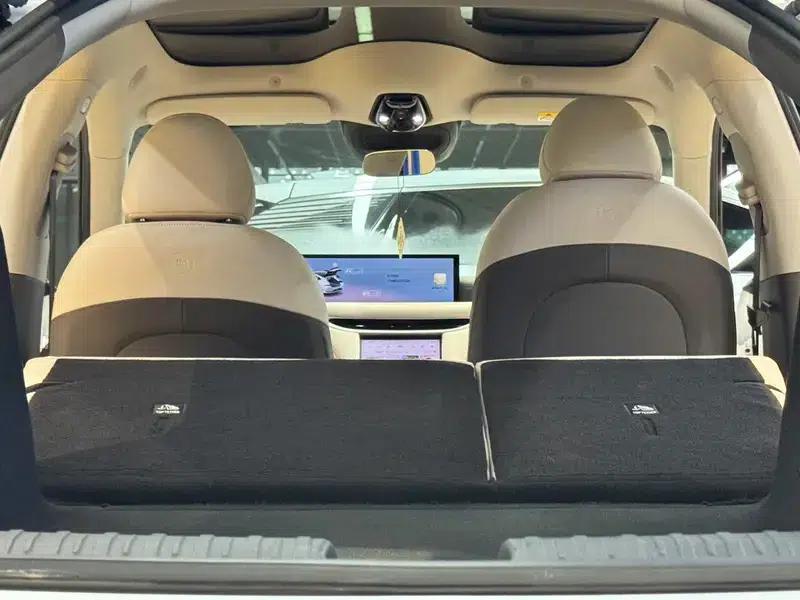 Zhiji L6 2024 Max Standard Edition 75kWh — миниатюра 29