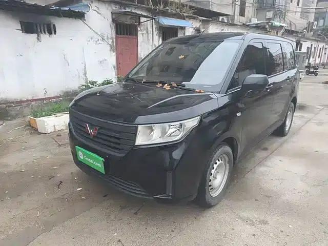 Wuling Hongguang PLUS 2019 1.5T Manual Standard 7-Seater