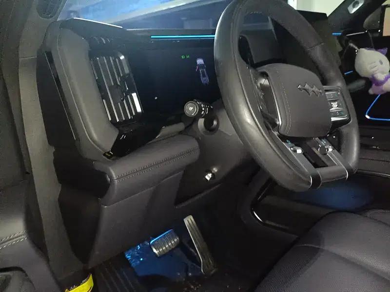 Leopard 8 2025 Smart & Brave Flagship Edition 7-Seater — миниатюра 14