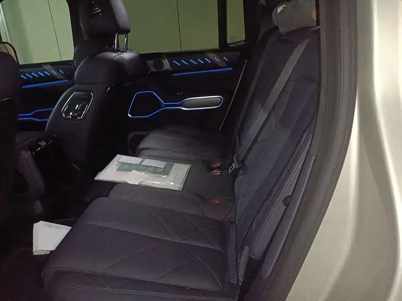 Leopard 8 2025 Smart & Brave Flagship Edition 7-Seater — миниатюра 9