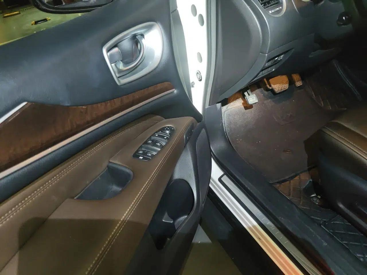 Infiniti QX60 2014 2.5 S/C Hybrid Two-Wheel Drive Excellence Edition — миниатюра 16