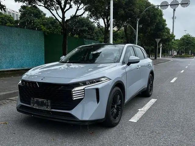 Venucia V2022 260T Dark Horse Edition - Idol