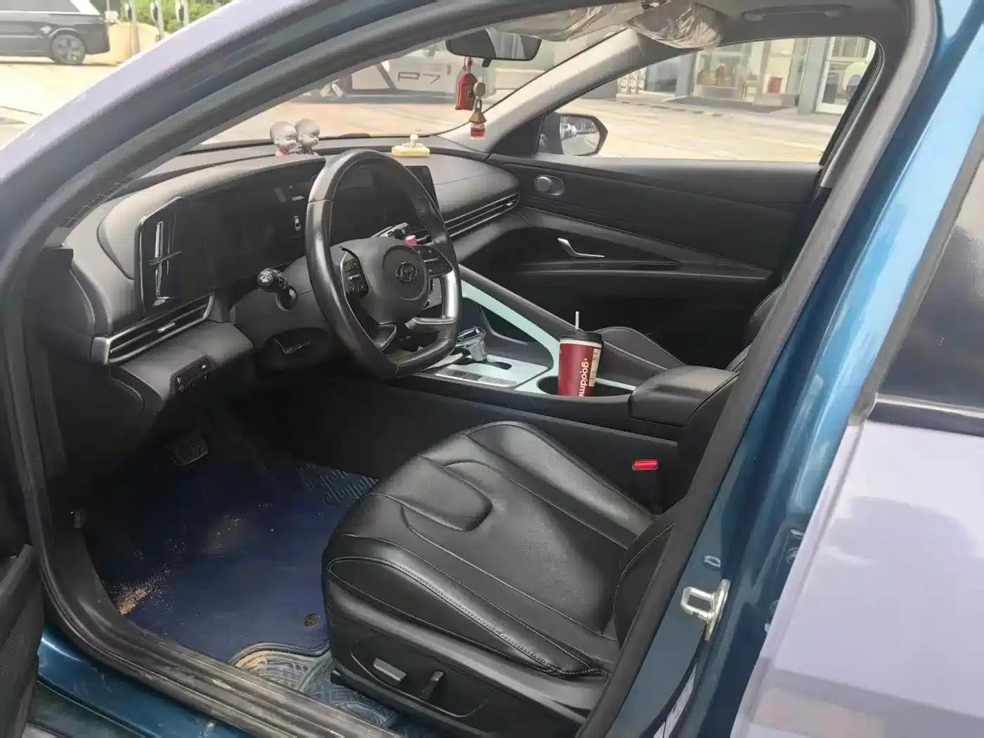 Hyundai Elantra 2021 1.5L CVT TOP Flagship Edition — миниатюра 3