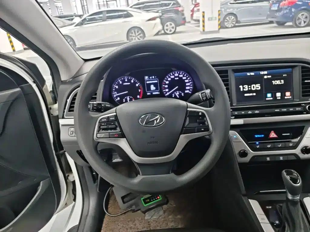 Hyundai Elantra 2016 1.6L Automatic Smart Elite Edition — миниатюра 11