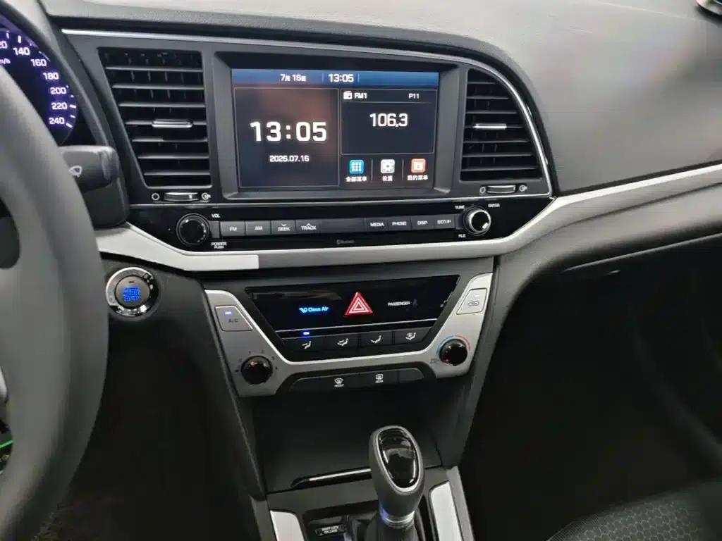 Hyundai Elantra 2016 1.6L Automatic Smart Elite Edition — миниатюра 13
