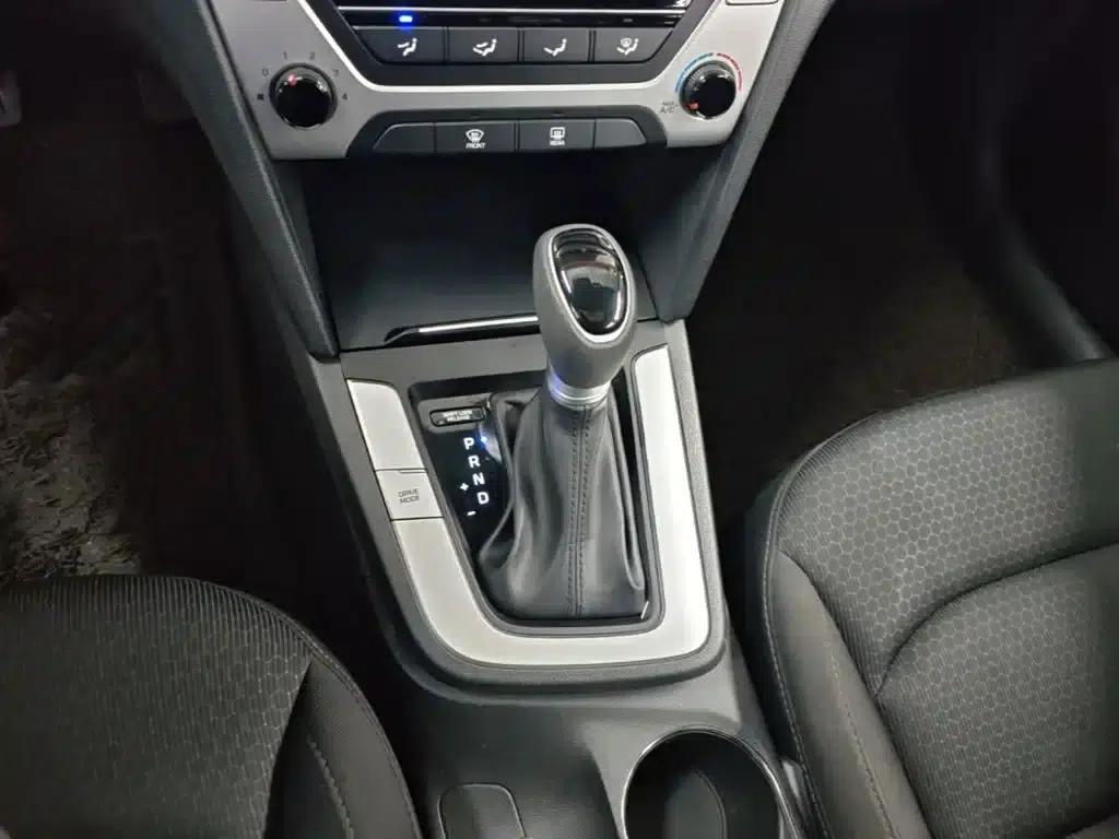 Hyundai Elantra 2016 1.6L Automatic Smart Elite Edition — миниатюра 14