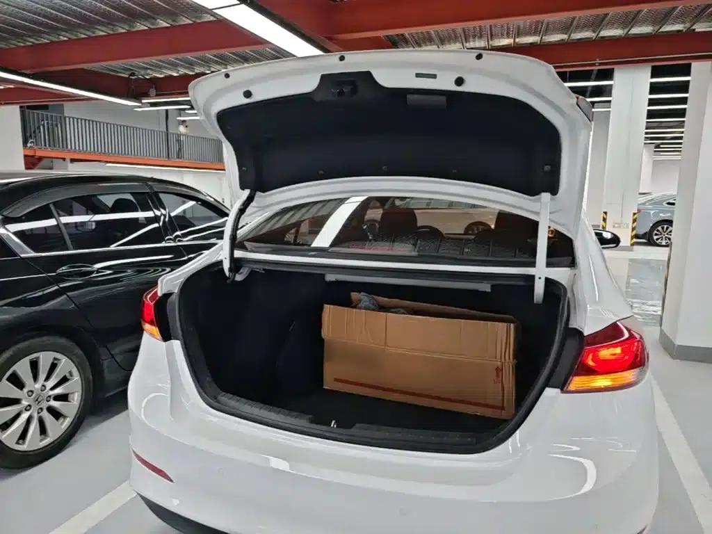 Hyundai Elantra 2016 1.6L Automatic Smart Elite Edition — миниатюра 19