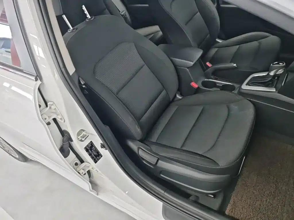 Hyundai Elantra 2016 1.6L Automatic Smart Elite Edition — миниатюра 25