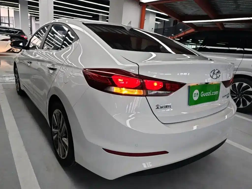Hyundai Elantra 2016 1.6L Automatic Smart Elite Edition — миниатюра 5