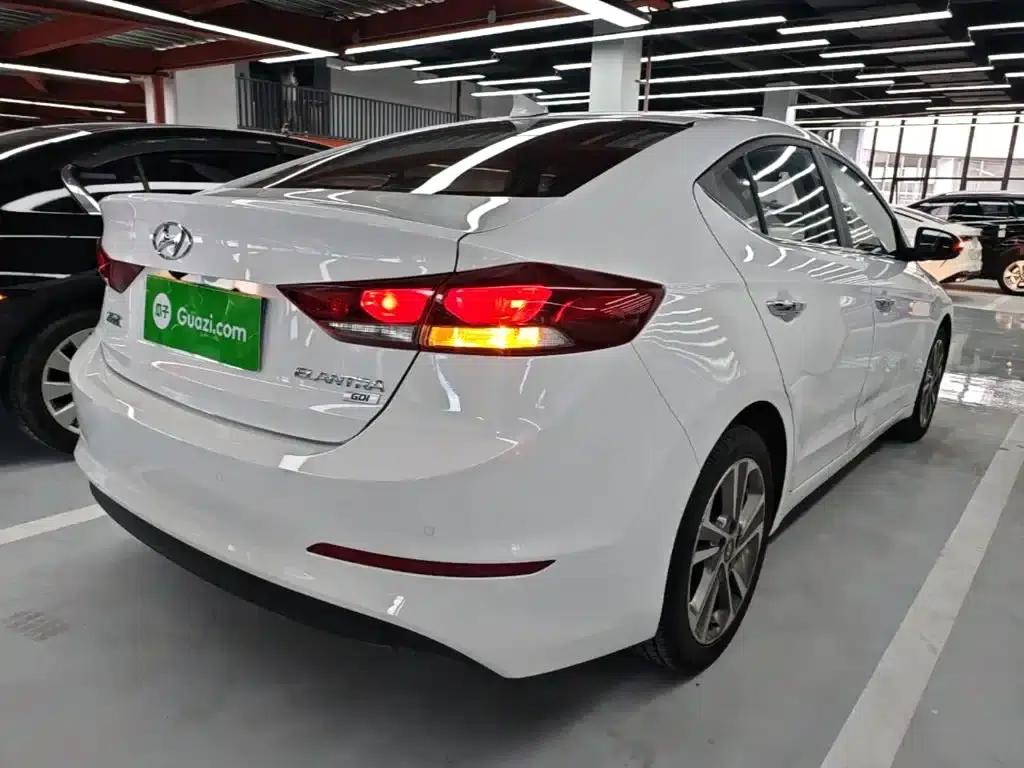 Hyundai Elantra 2016 1.6L Automatic Smart Elite Edition — миниатюра 7
