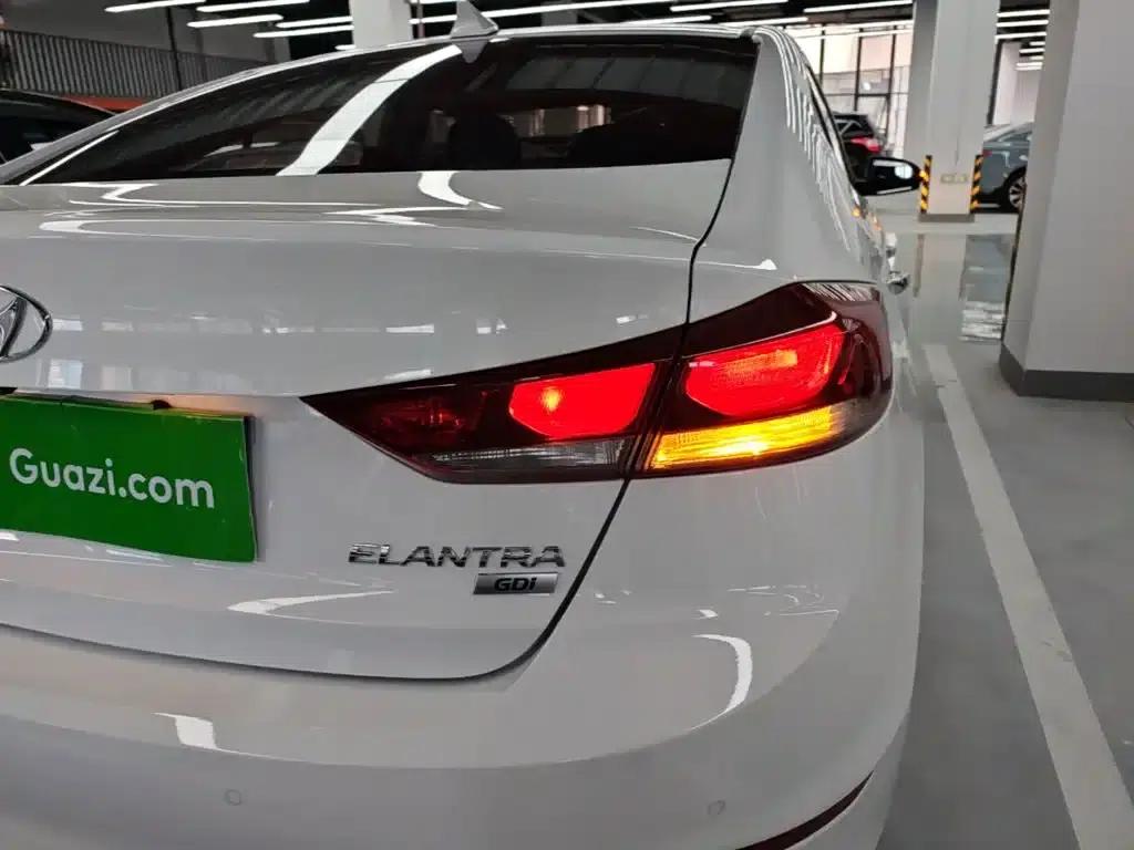 Hyundai Elantra 2016 1.6L Automatic Smart Elite Edition — миниатюра 8