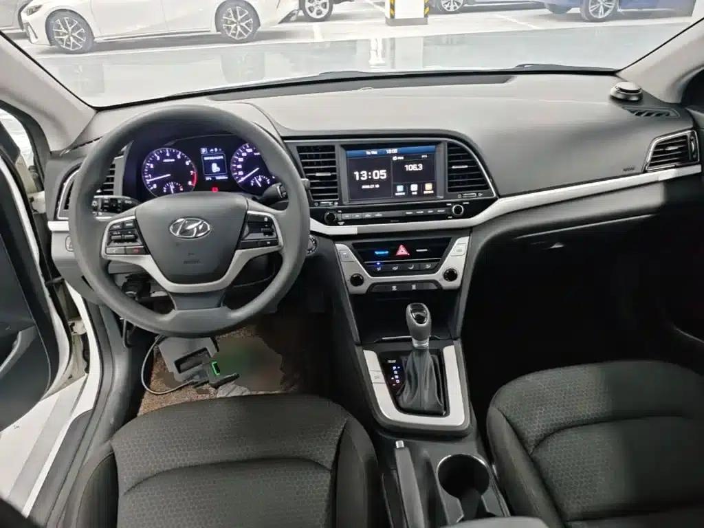 Hyundai Elantra 2016 1.6L Automatic Smart Elite Edition — миниатюра 10