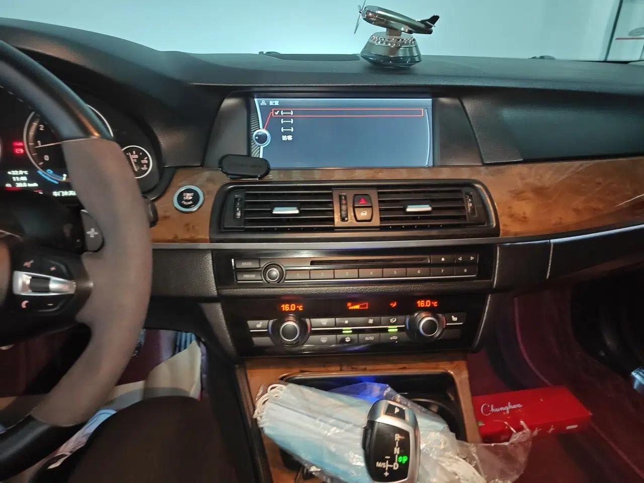 BMW 5 Series 2011 528Li Leading Model — миниатюра 13
