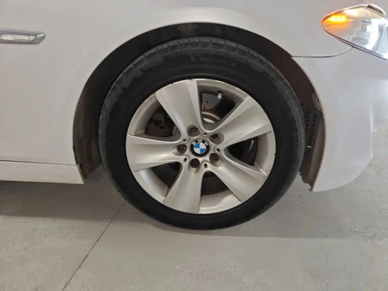 BMW 5 Series 2011 528Li Leading Model — миниатюра 8