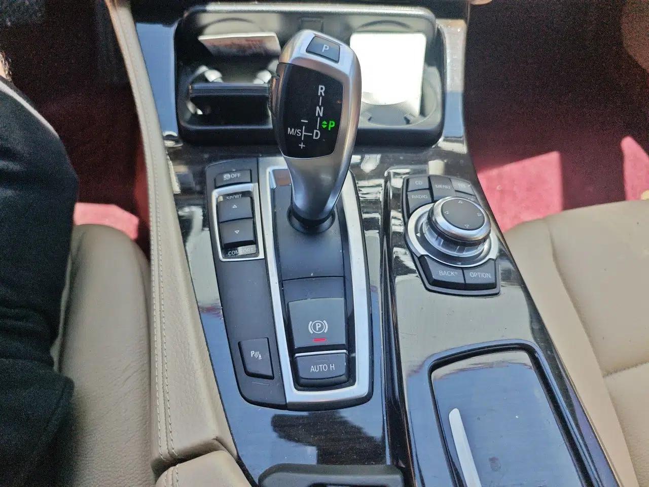 BMW 5 Series 2012 530Li Leading Model — миниатюра 14