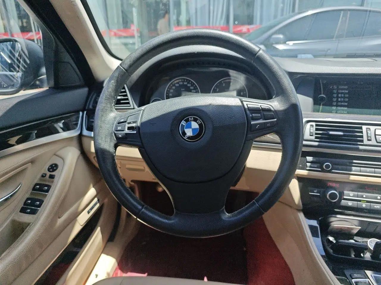 BMW 5 Series 2012 530Li Leading Model — миниатюра 10