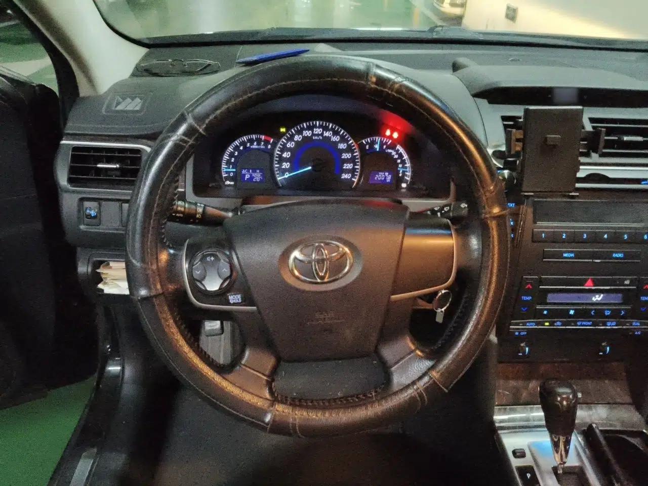 Toyota Camry 2015 2.0G Premier Edition — миниатюра 10