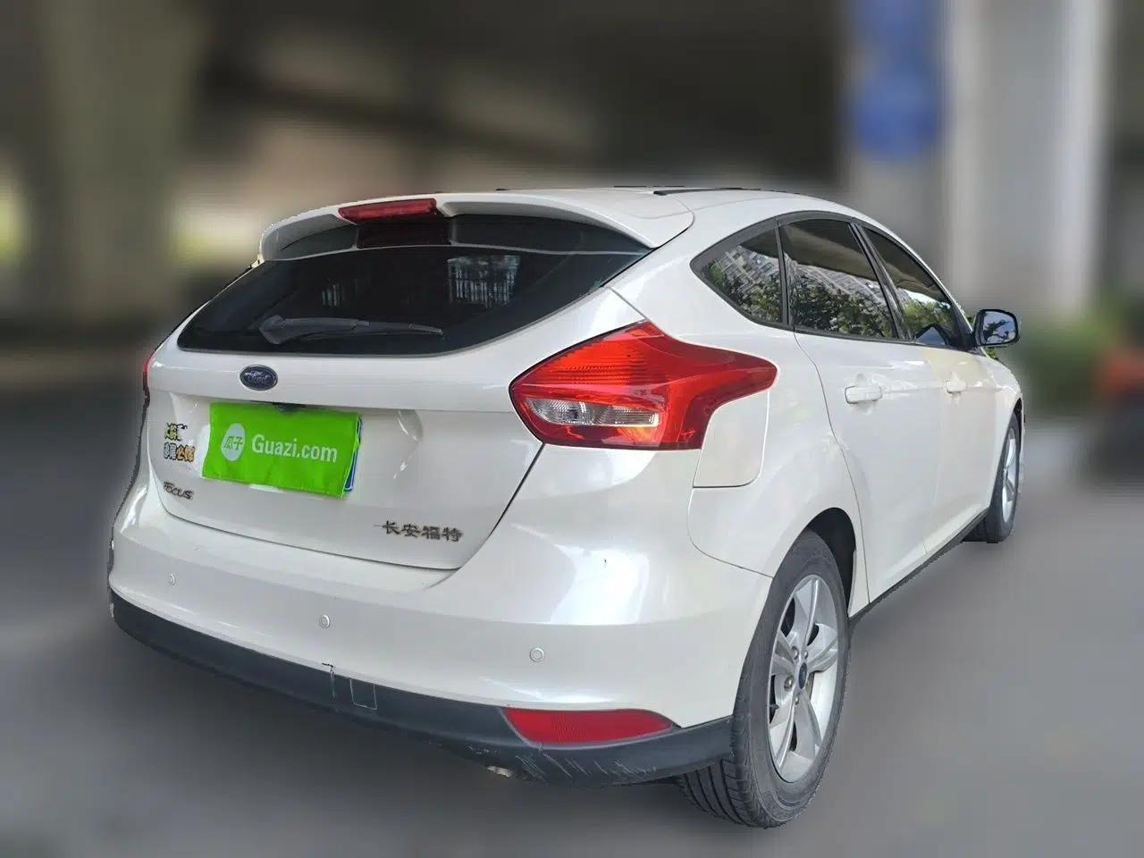 Ford Focus 2017 Hatchback 1.6L Automatic Comfort Plus SmartDrive Edition — миниатюра 6