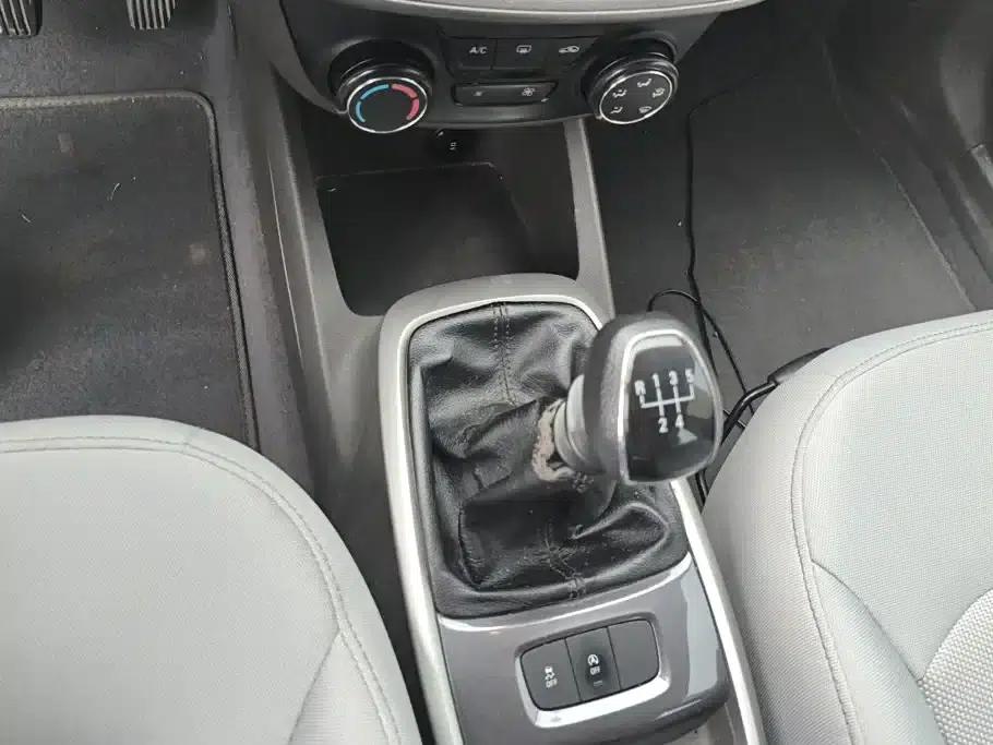Chevrolet Aveo RV 2016 1.5L Manual Comfort Edition — миниатюра 16
