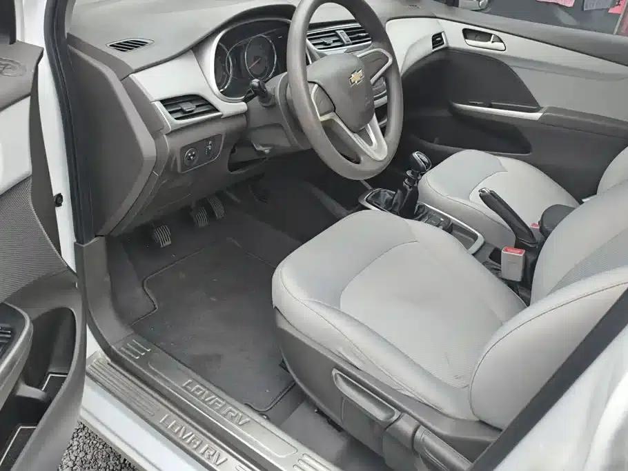 Chevrolet Aveo RV 2016 1.5L Manual Comfort Edition — миниатюра 9
