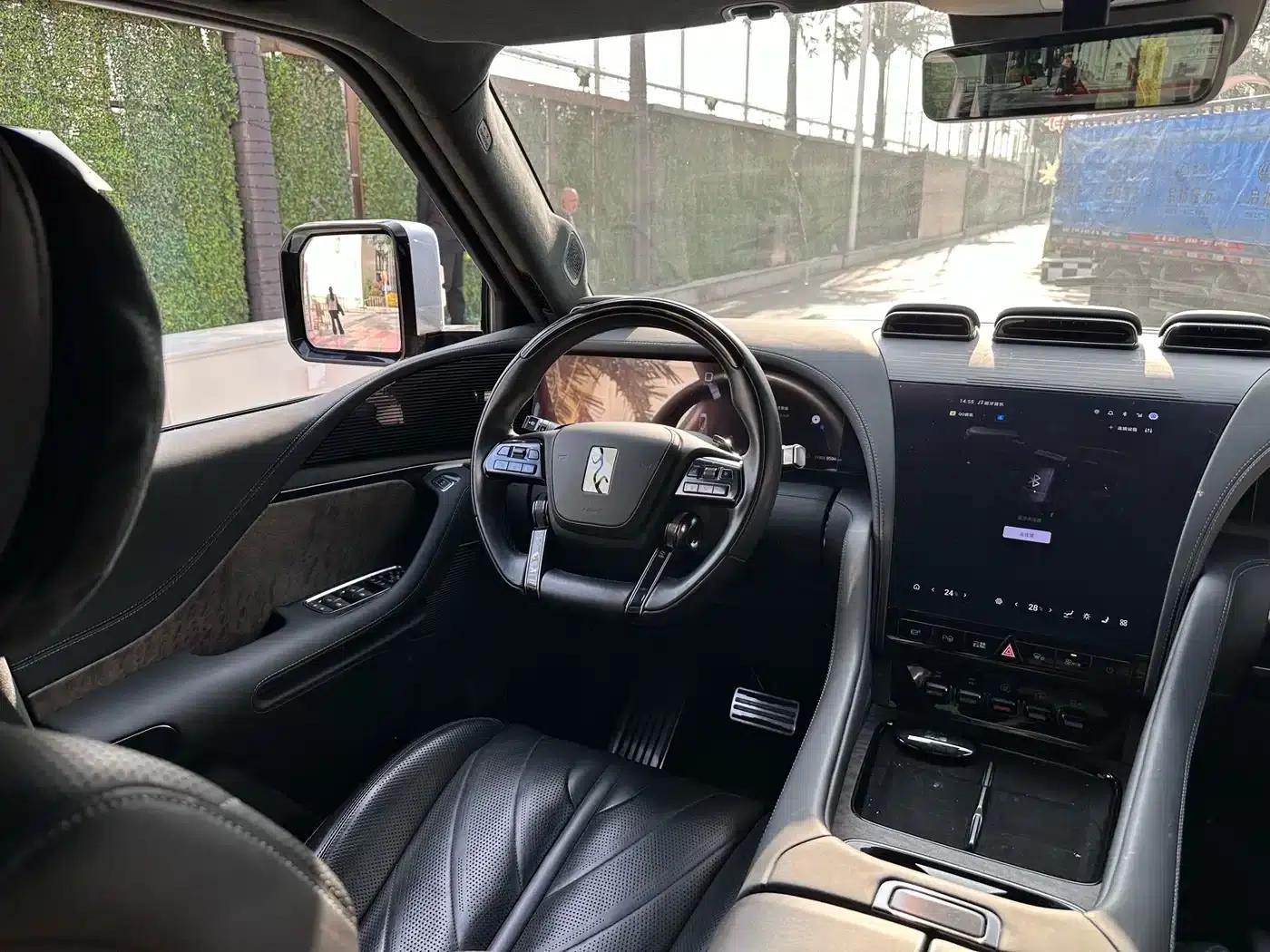 Looking up at the 2023 U8 Luxury Edition — миниатюра 17