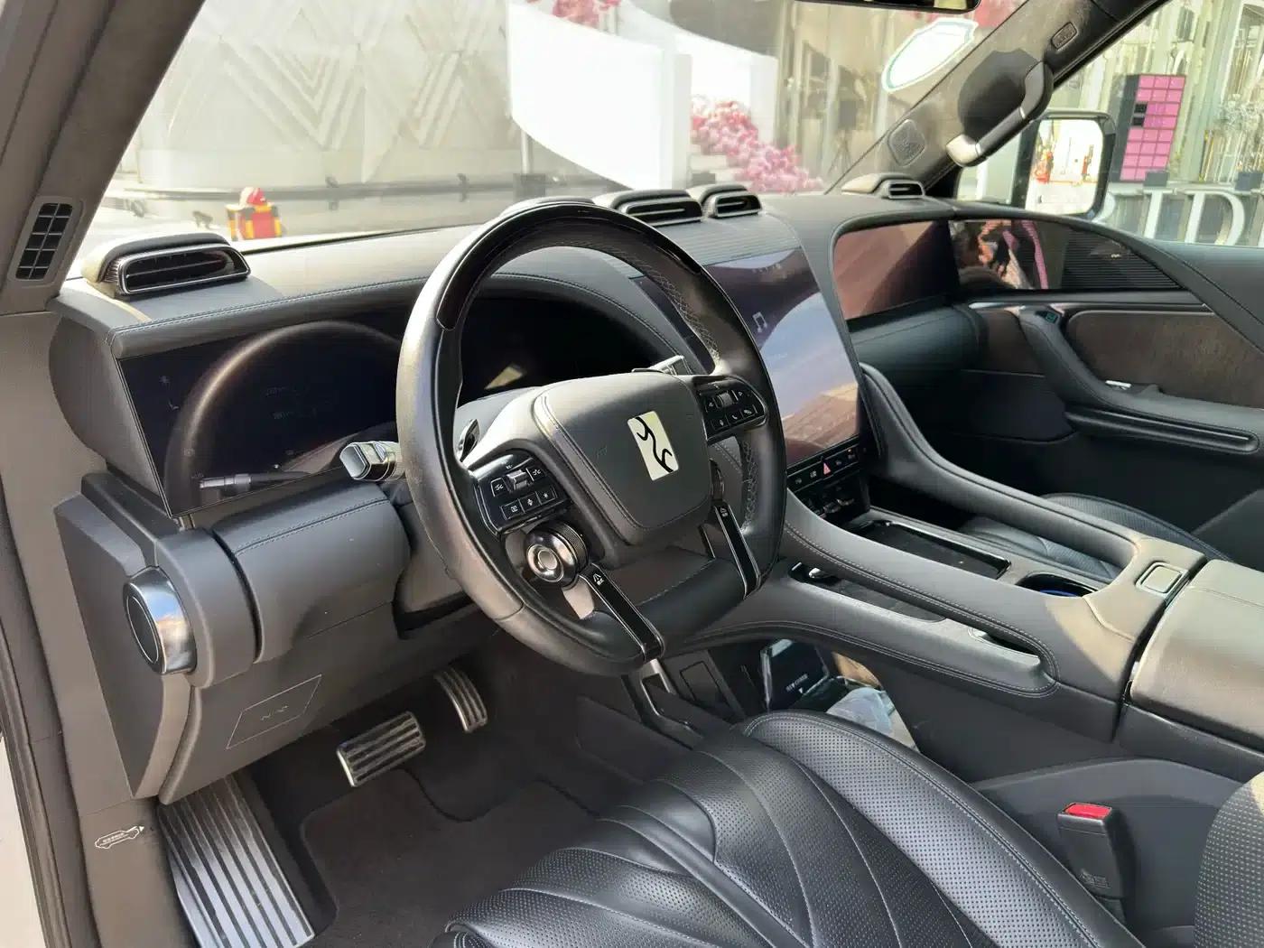 Looking up at the 2023 U8 Luxury Edition — миниатюра 8