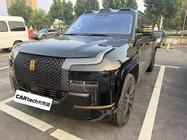 Looking up at the U8 L 2025 Dingshi Edition